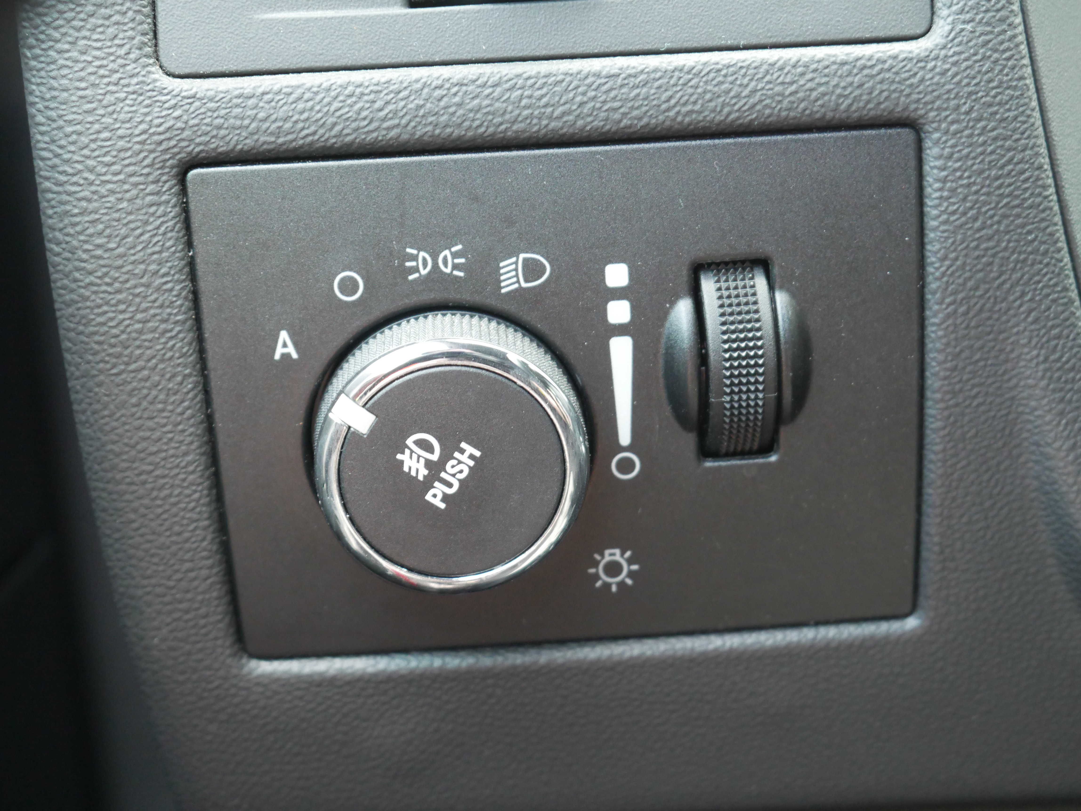 Used 2011 Dodge Challenger RWD image 25