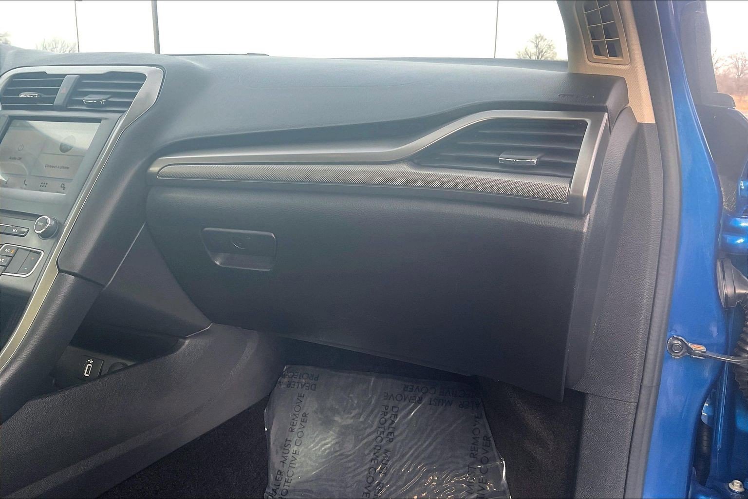 Used 2017 Ford Fusion SE w/ Fusion SE Technology Package image 15