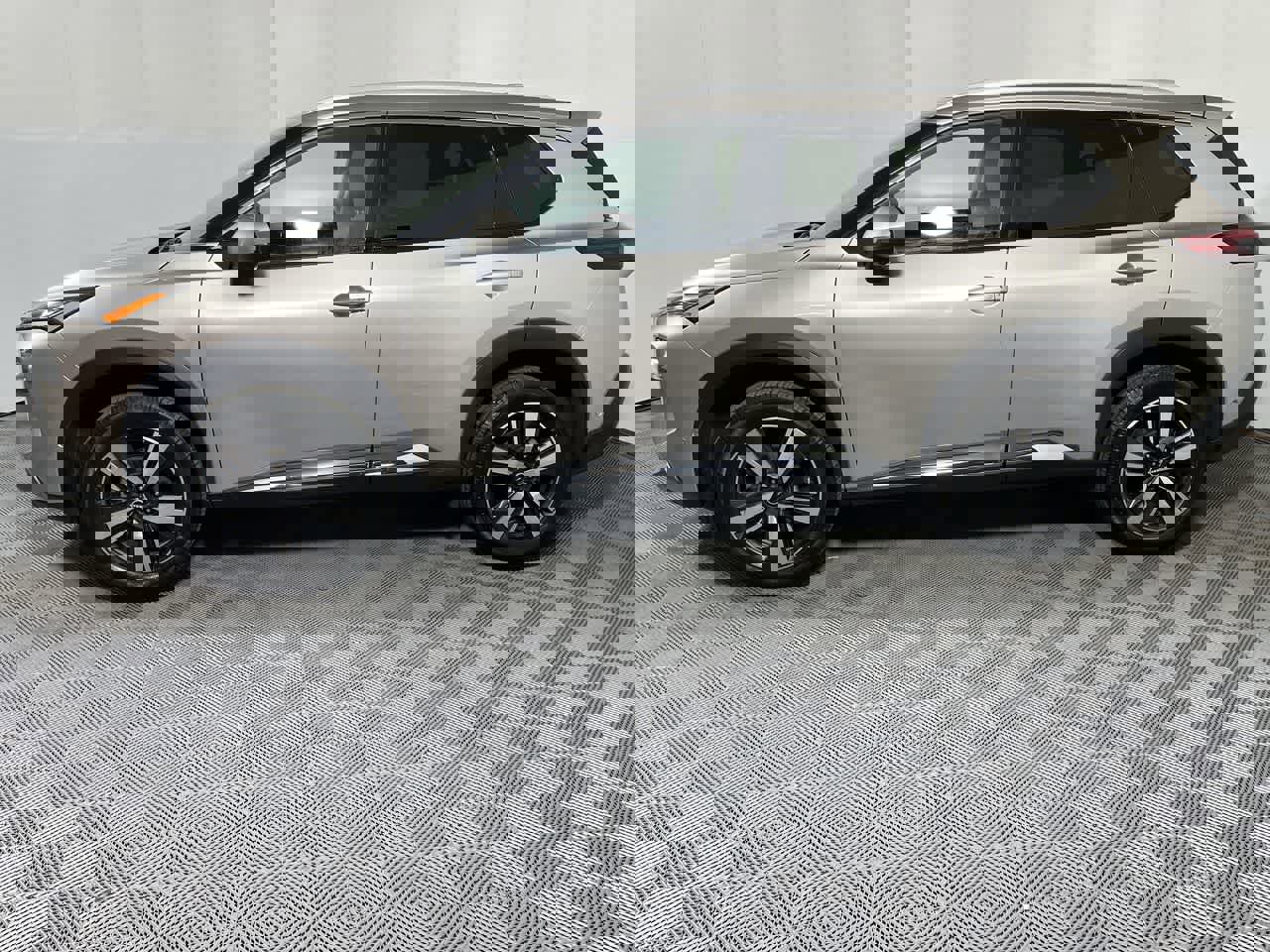 Used 2023 Nissan Rogue SL w/ SL Premium Package image 5