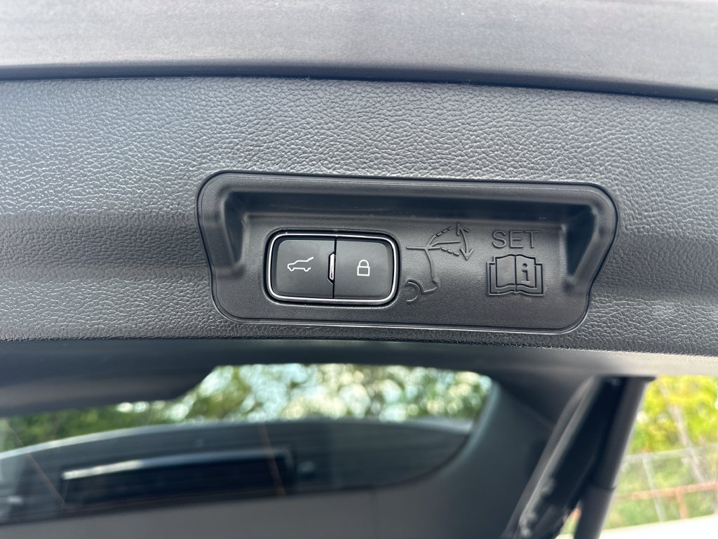 Used 2023 Ford Explorer XLT RWD image 28