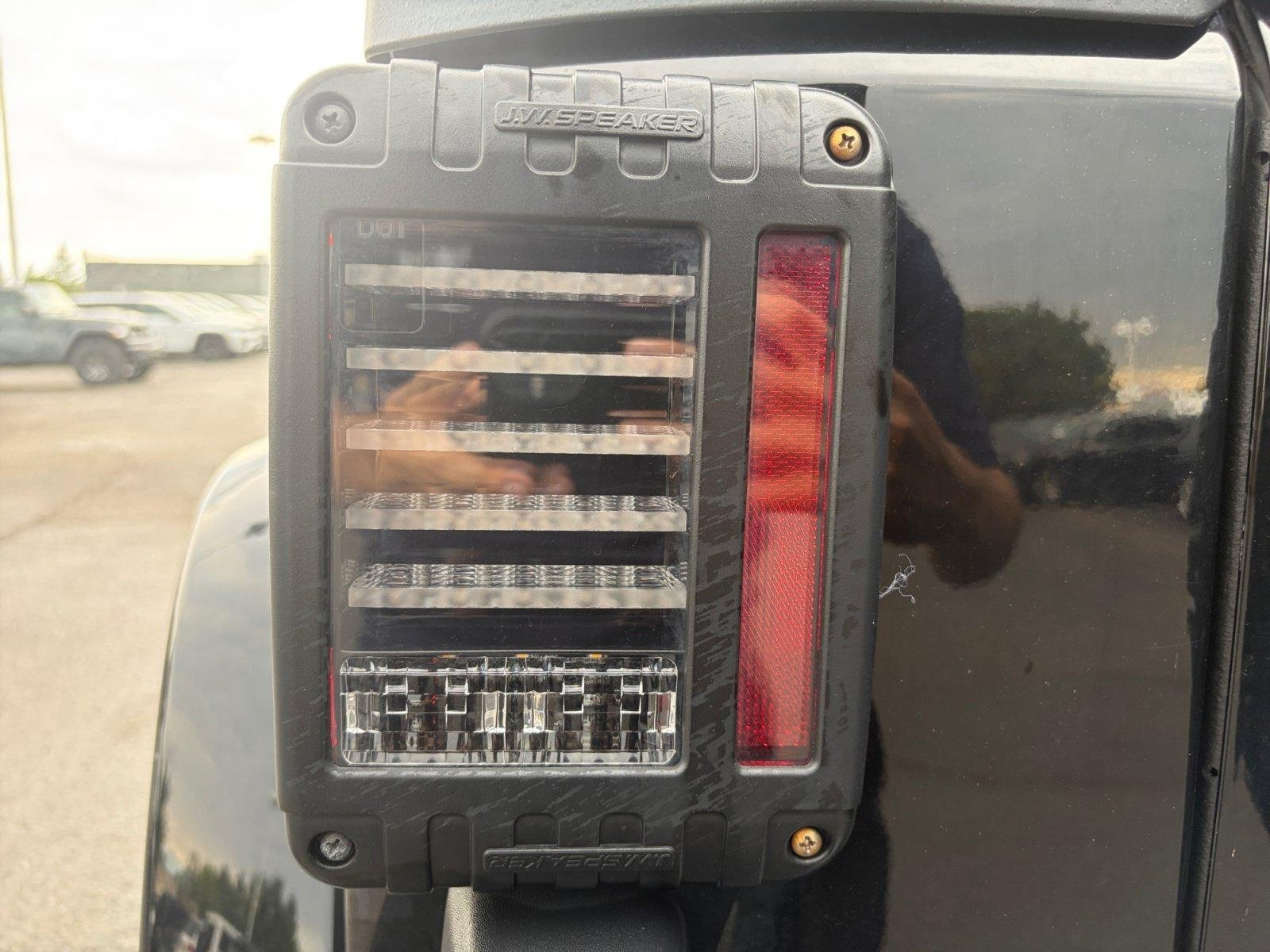 Used 2011 Jeep Wrangler Unlimited Sahara w/ Connectivity Group AWD/4WD image 23