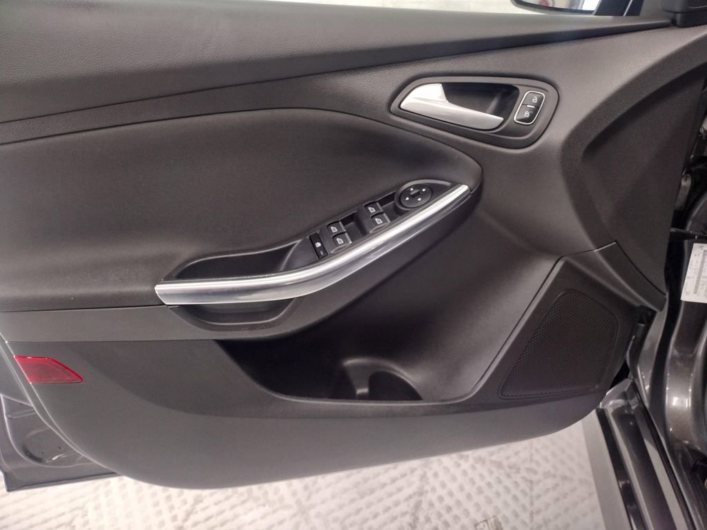 Used 2017 Ford Focus ST image 18