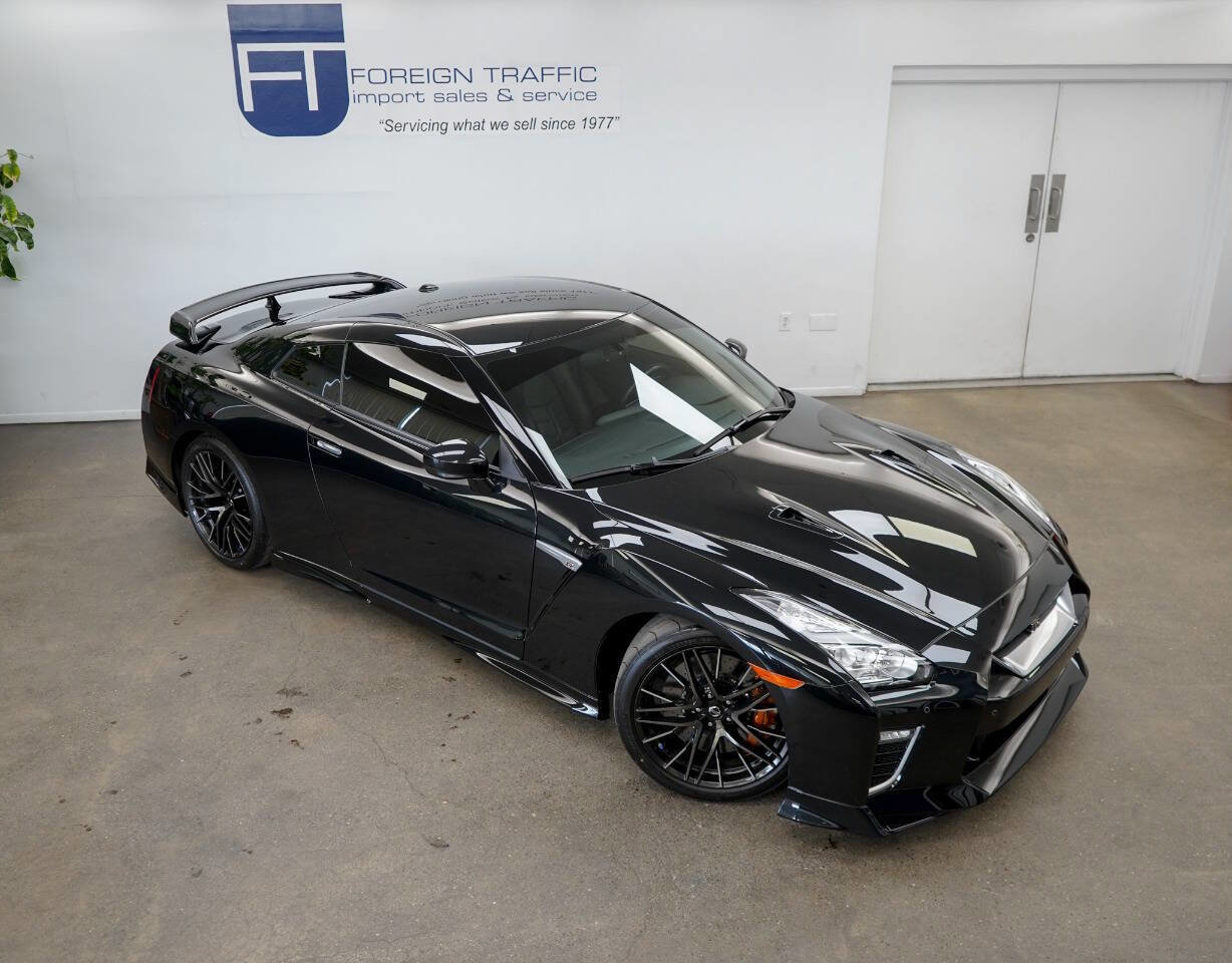 Used 2021 Nissan GT-R Premium image 32