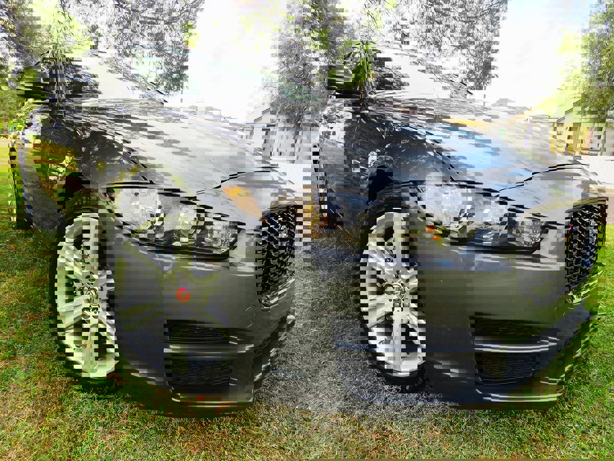 Used 2018 Jaguar XE Prestige image 11