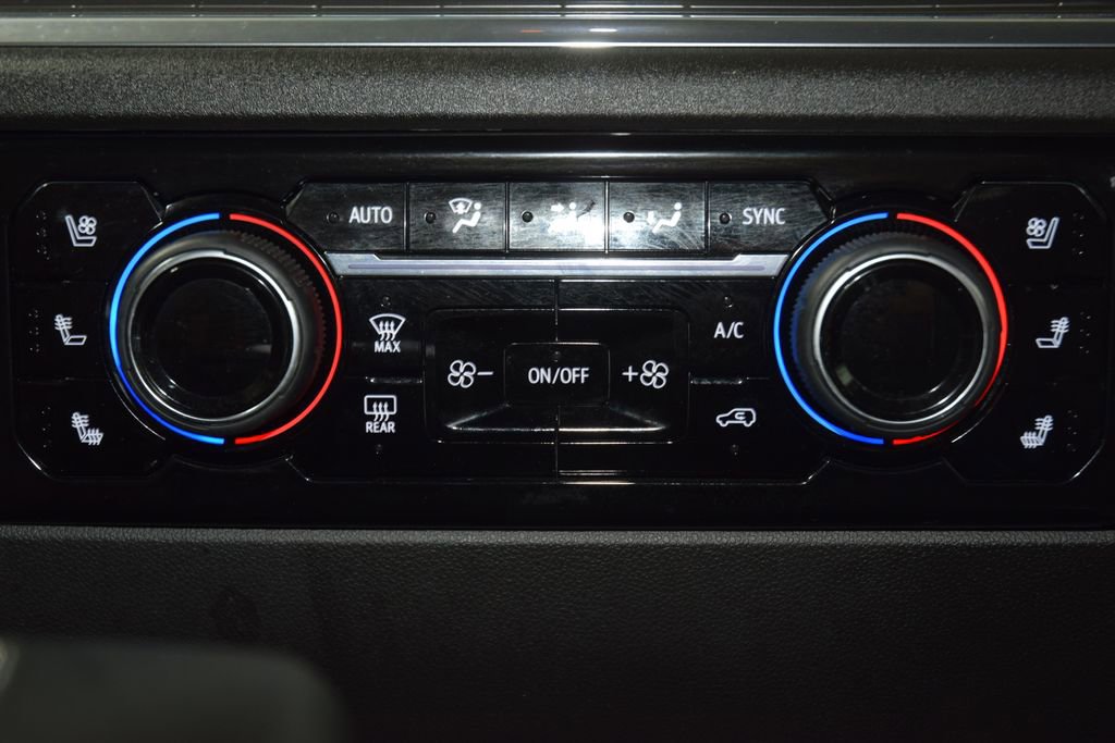 Used 2024 Chevrolet Silverado 1500 High Country w/ High Country Premium Package image 35