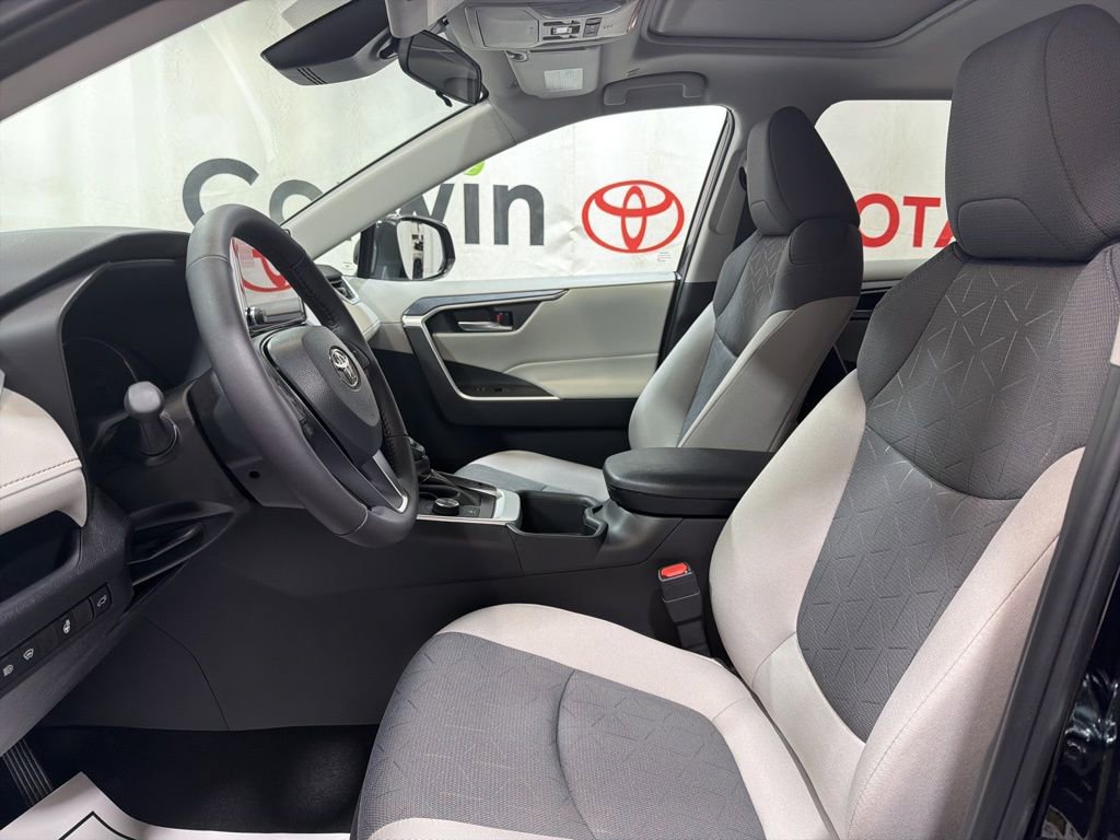 Used 2025 Toyota RAV4 XLE image 23
