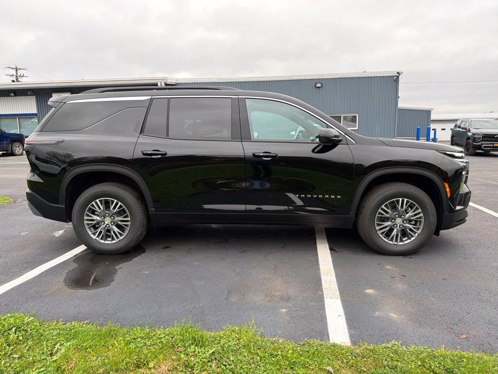 New 2027 Chevrolet Traverse LT AWD/4WD image 2