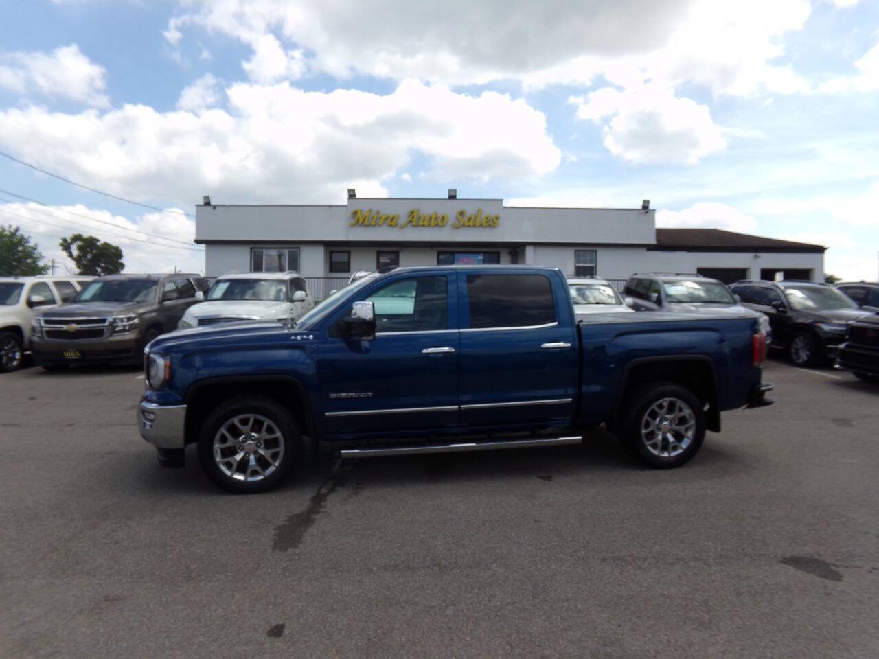 Used 2018 GMC Sierra 1500 SLT w/ SLT Premium Package image 2