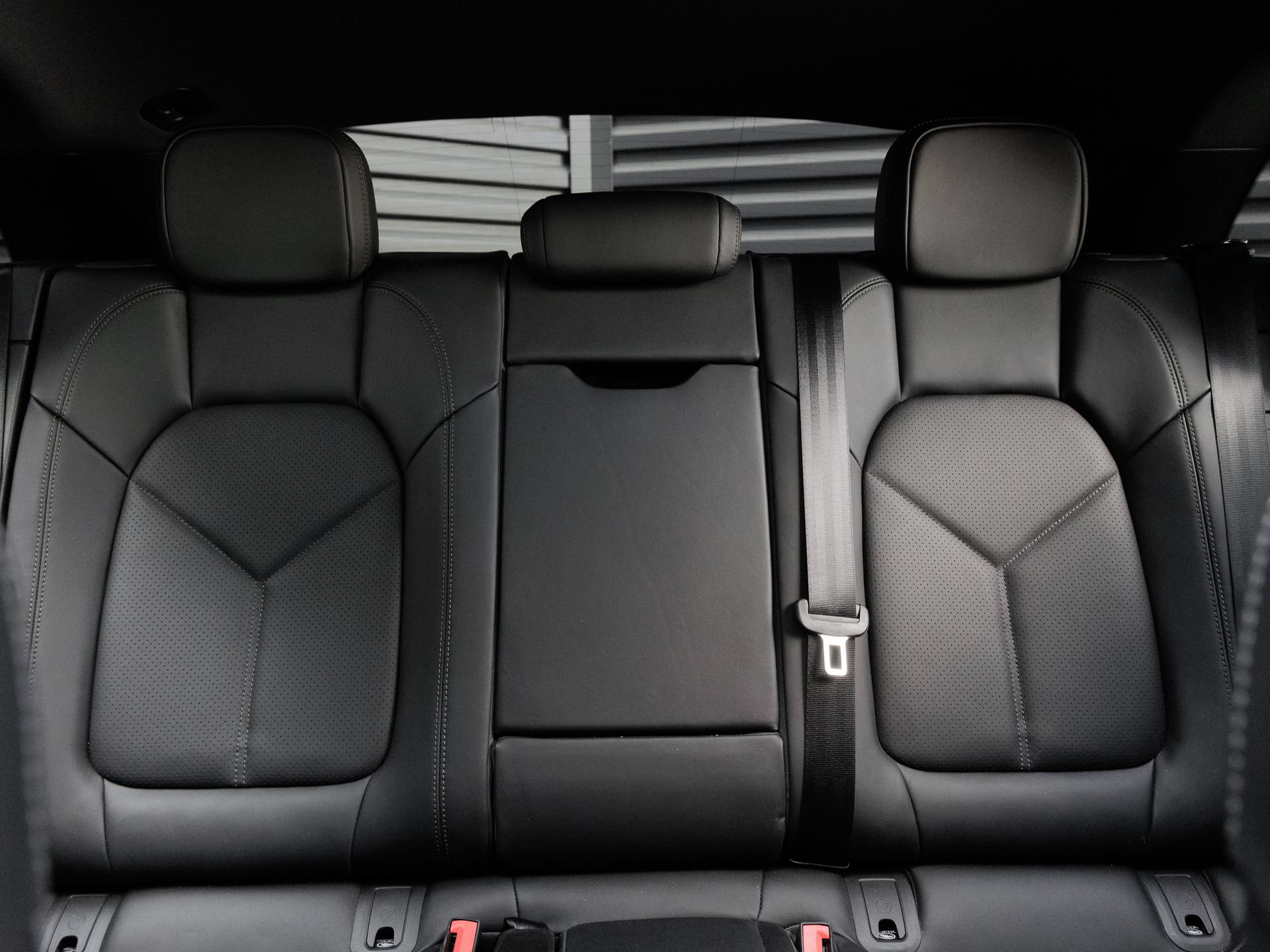 Certified 2026 Porsche Macan AWD/4WD image 24
