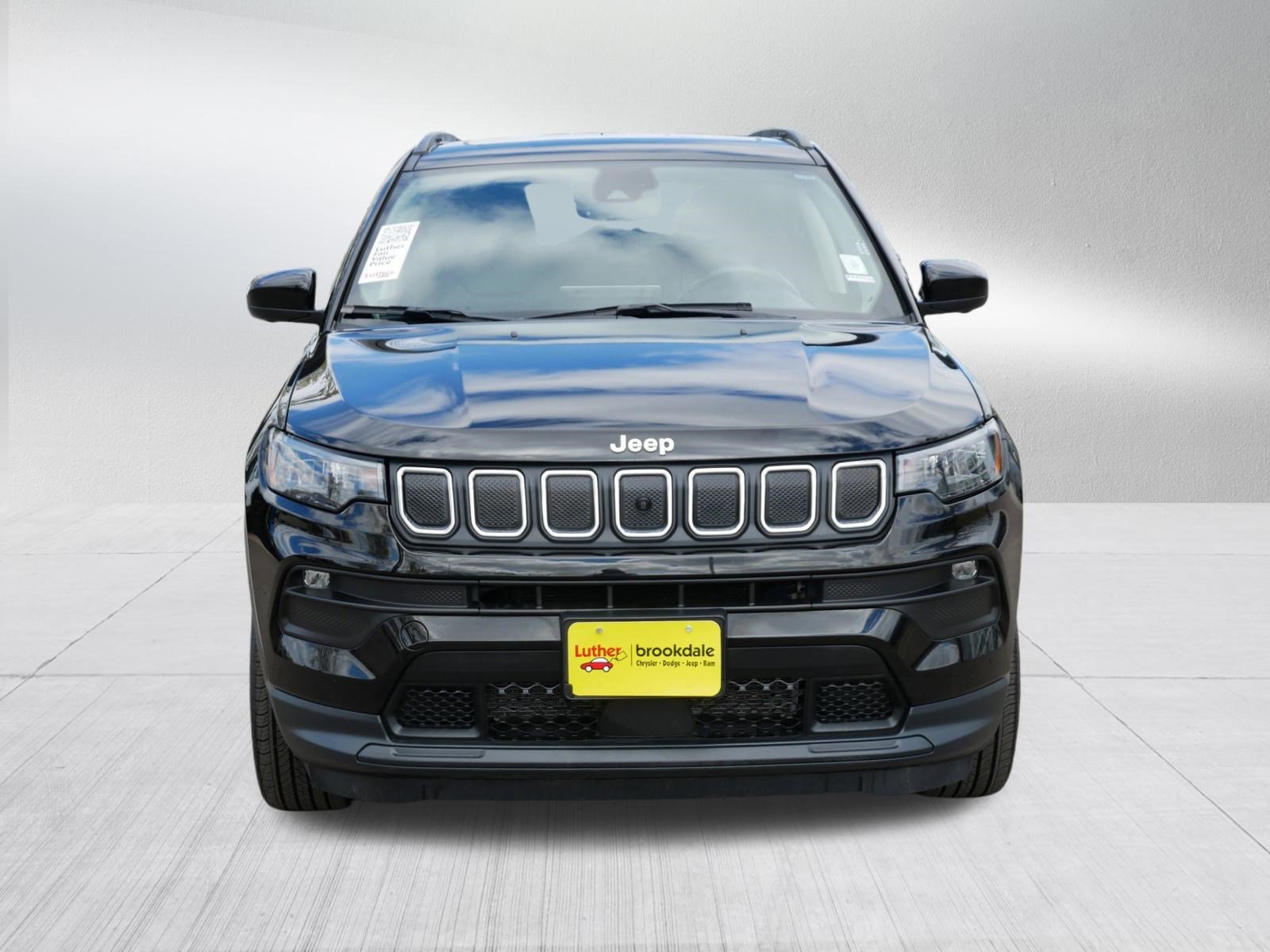 Used 2022 Jeep Compass Latitude w/ Sun and Sound Group AWD/4WD image 2