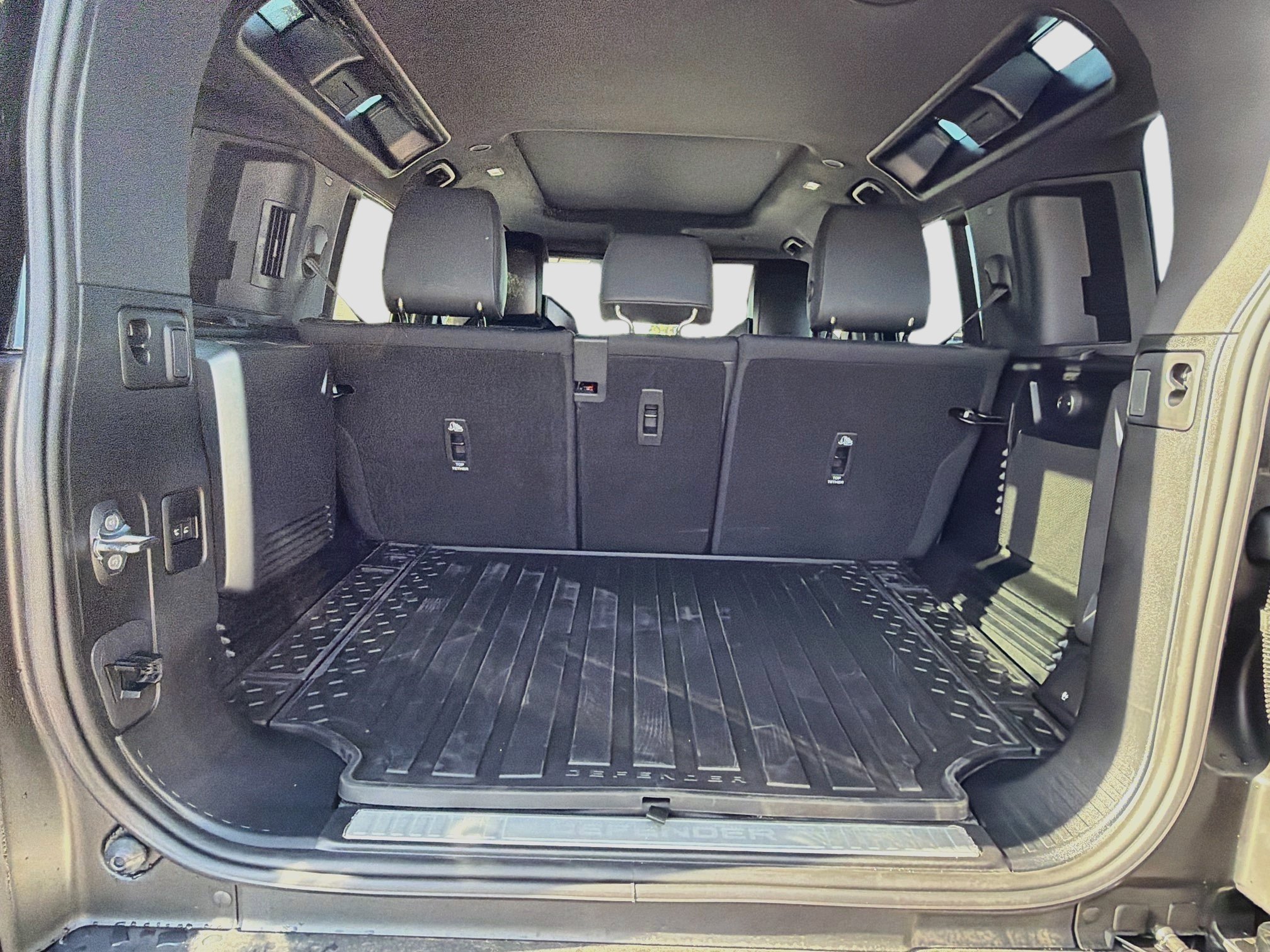 New 2026 Land Rover Defender 110 OCTA AWD/4WD image 12