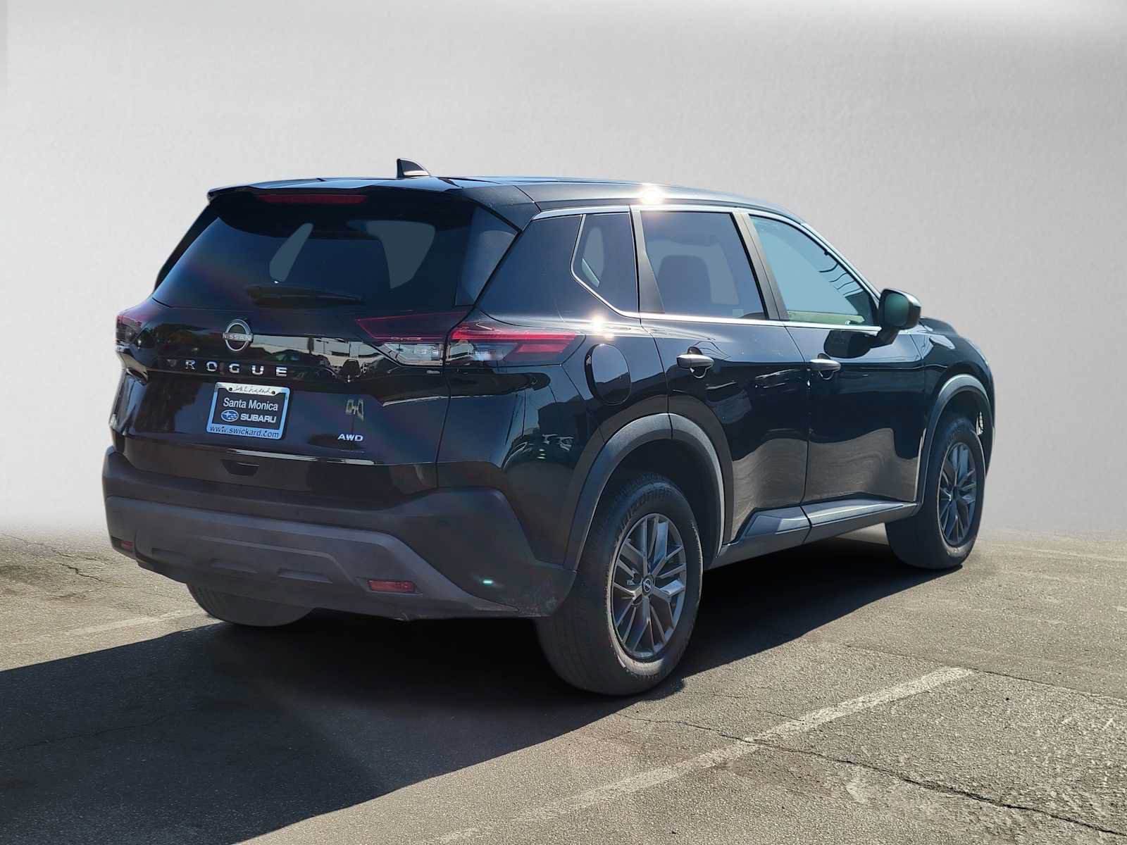 Used 2023 Nissan Rogue S AWD/4WD image 3
