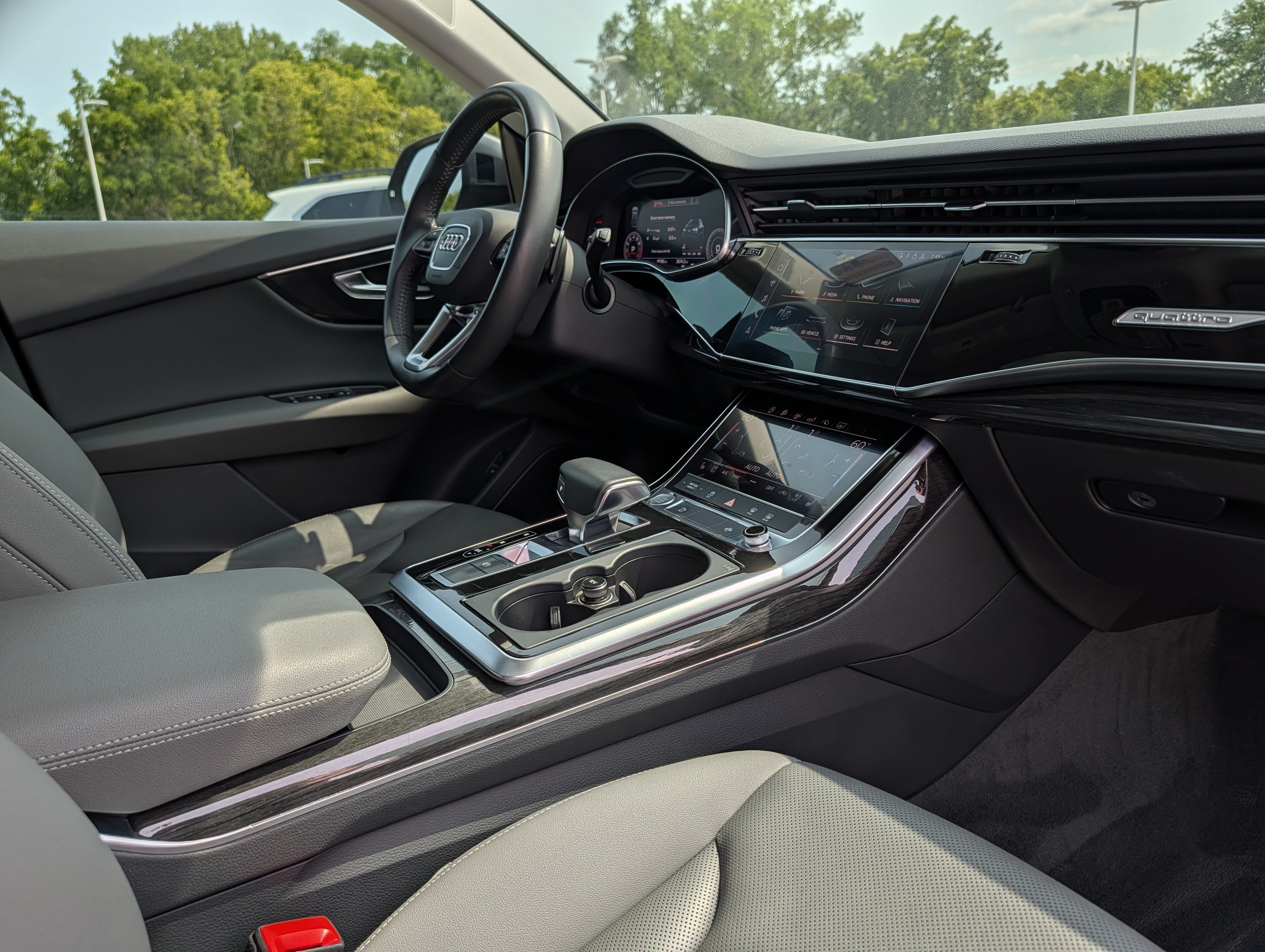 Used 2019 Audi Q8 Premium Plus w/ Premium Plus AWD/4WD image 19