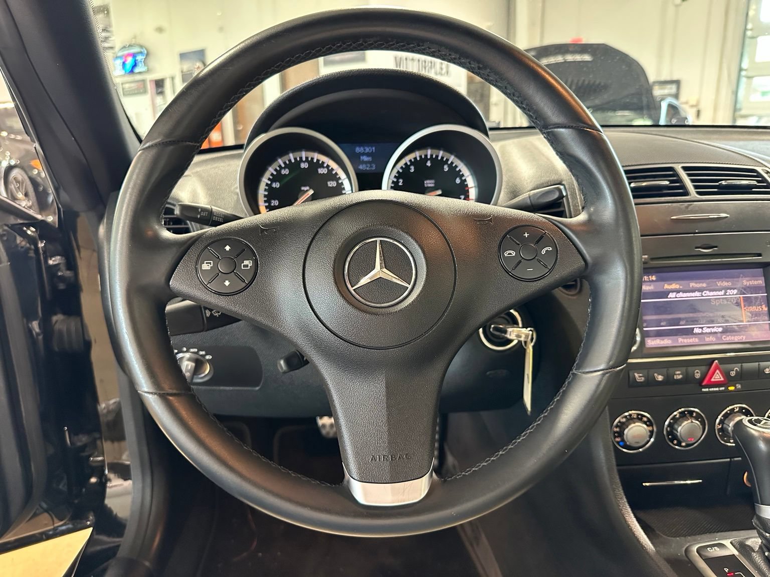 Used 2011 Mercedes-Benz SLK 300 image 17