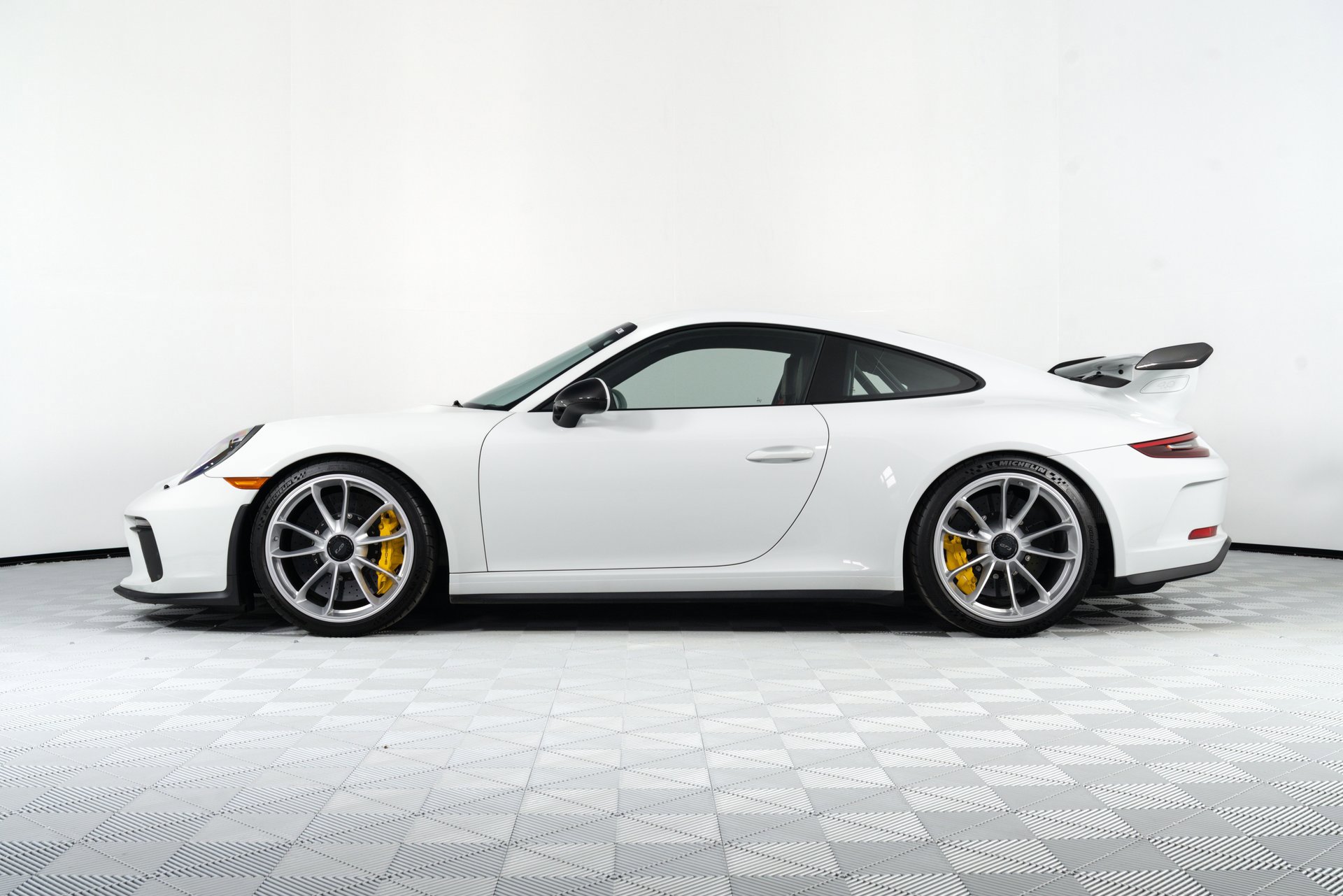 Used 2018 Porsche 911 GT3 RWD image 4