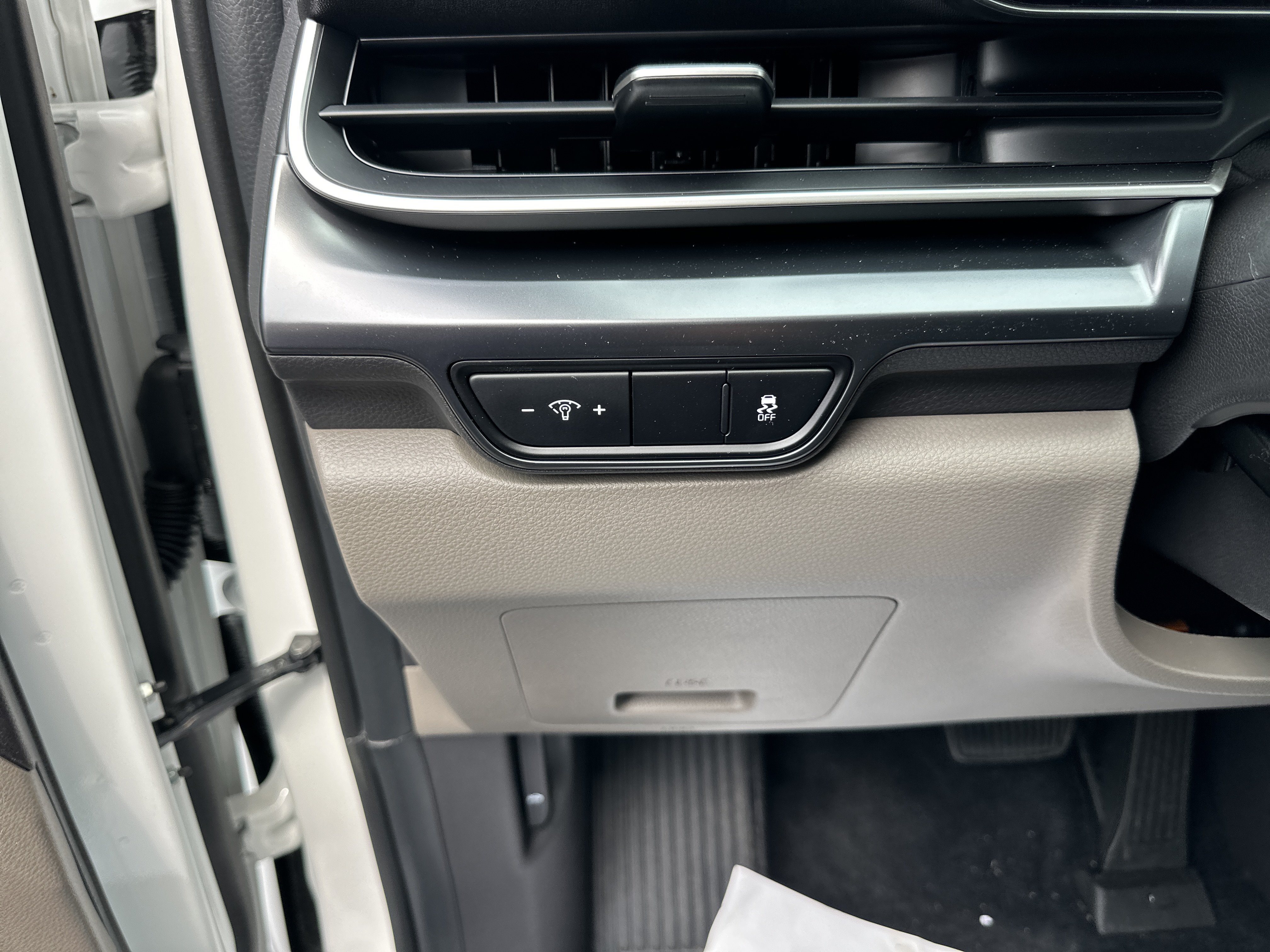 New 2026 Kia Carnival LX FWD image 18