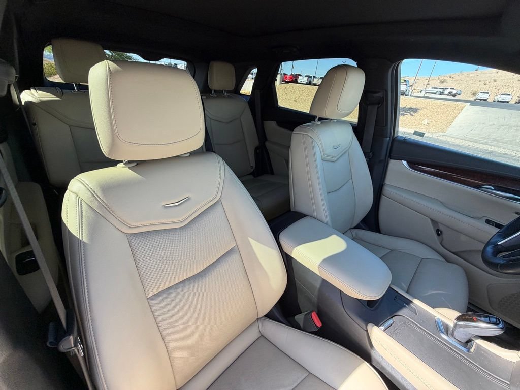 Used 2018 Cadillac XT5 Luxury w/ Driver Awareness Package FWD image 17