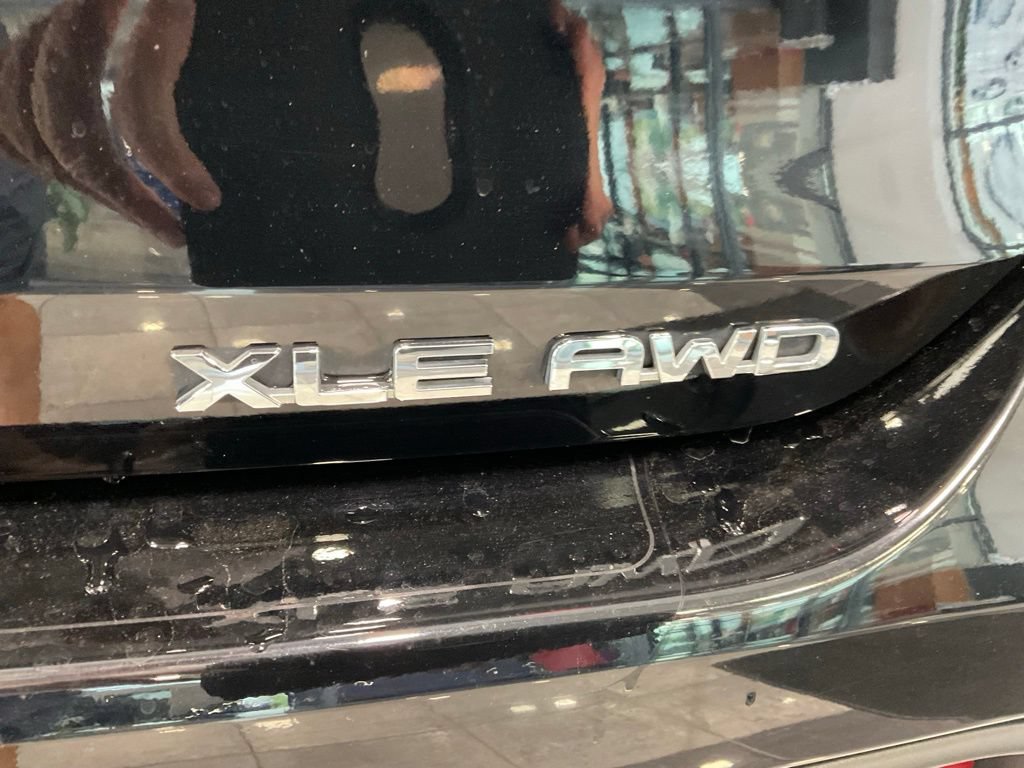 Used 2022 Toyota Highlander XLE AWD/4WD image 25