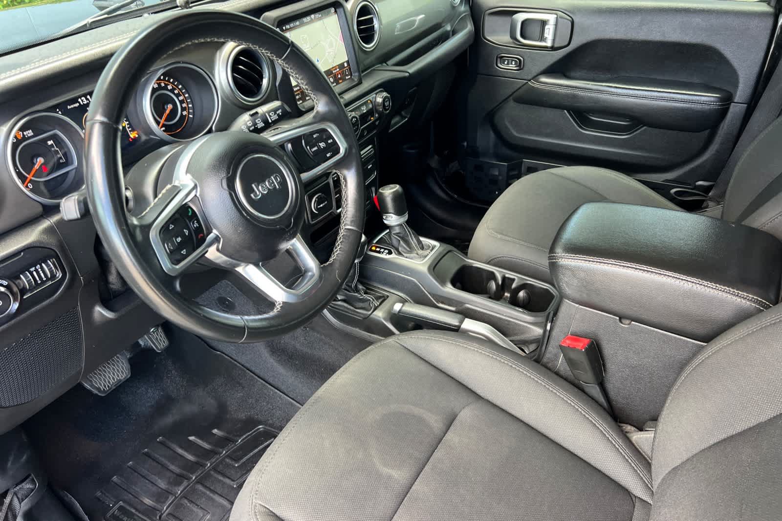 Used 2018 Jeep Wrangler Unlimited Sahara w/ Uconnect 4C Nav & Sound Group AWD/4WD image 11