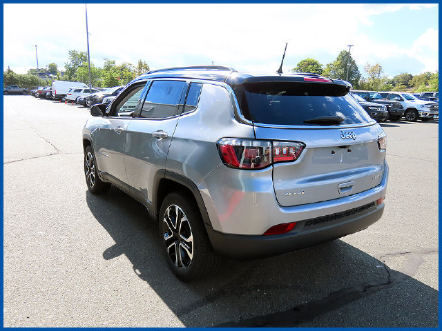 Certified 2022 Jeep Compass Limited w/ Sun and Sound Group AWD/4WD image 5