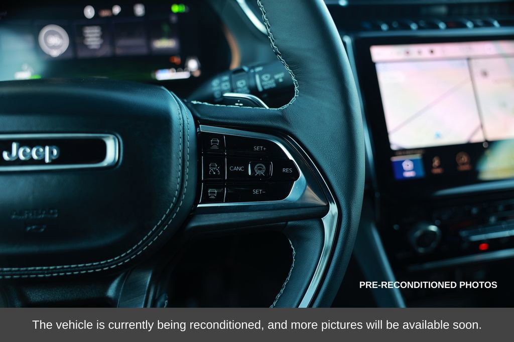 Used 2023 Jeep Grand Cherokee Overland w/ Advanced Protech Group III image 21