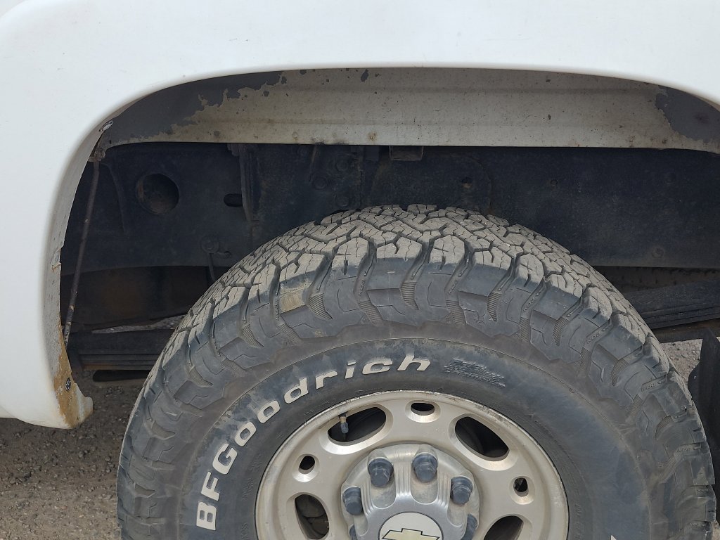 Used 2005 Chevrolet Silverado 2500 LS w/ Heavy-Duty Power Package image 13