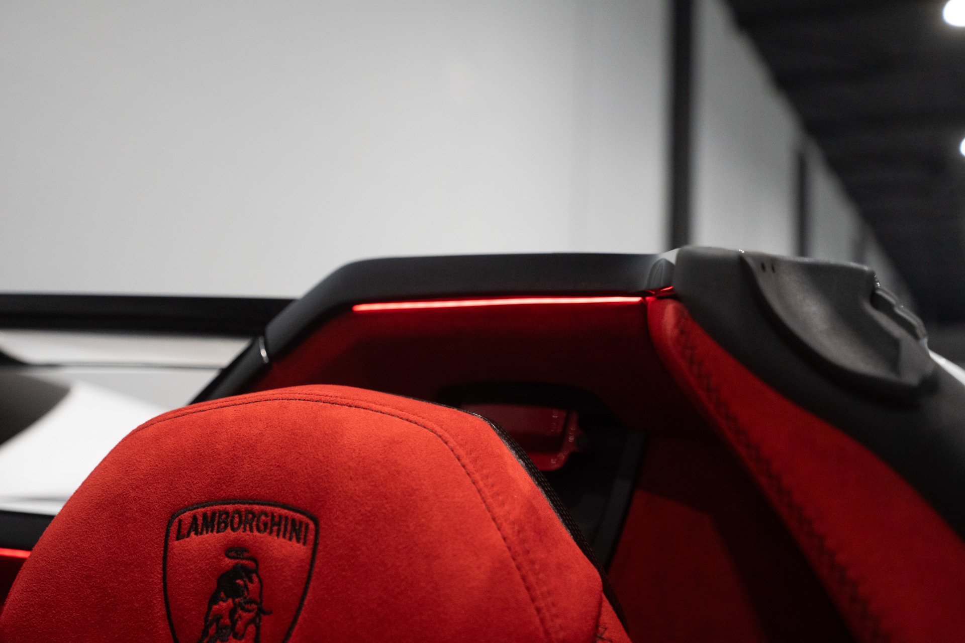 Used 2020 Lamborghini Aventador SVJ AWD/4WD image 44