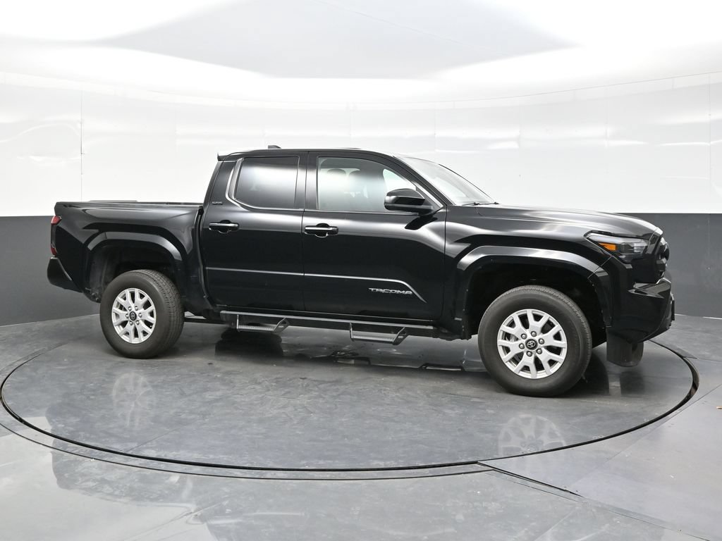 Used 2025 Toyota Tacoma SR5 AWD/4WD image 8