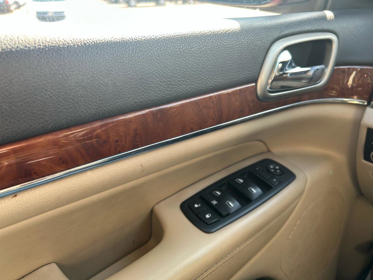 Used 2011 Jeep Grand Cherokee Limited w/ Trailer Tow Group IV image 28