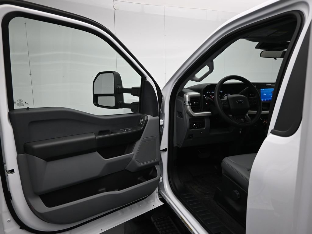 New 2025 Ford F550 2WD Regular Cab Super Duty w/ XL Chrome Package image 11