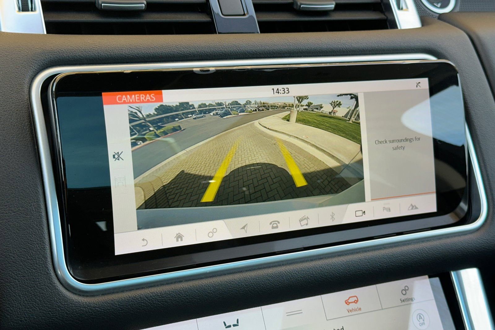 Used 2018 Land Rover Range Rover Sport SE image 25