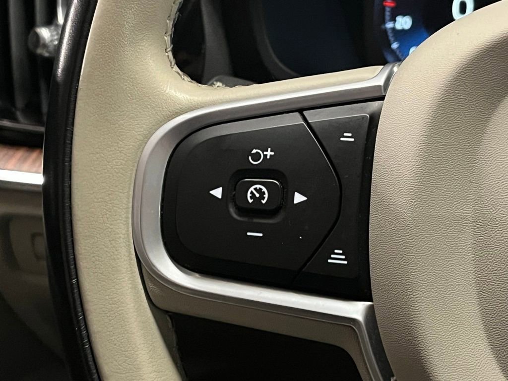 Used 2022 Volvo S60 B5 Momentum w/ Premium Package image 23