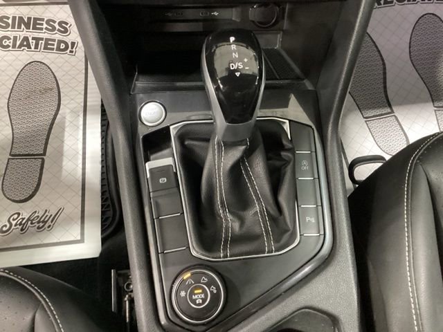 Certified 2023 Volkswagen Tiguan SE R-Line AWD/4WD image 18