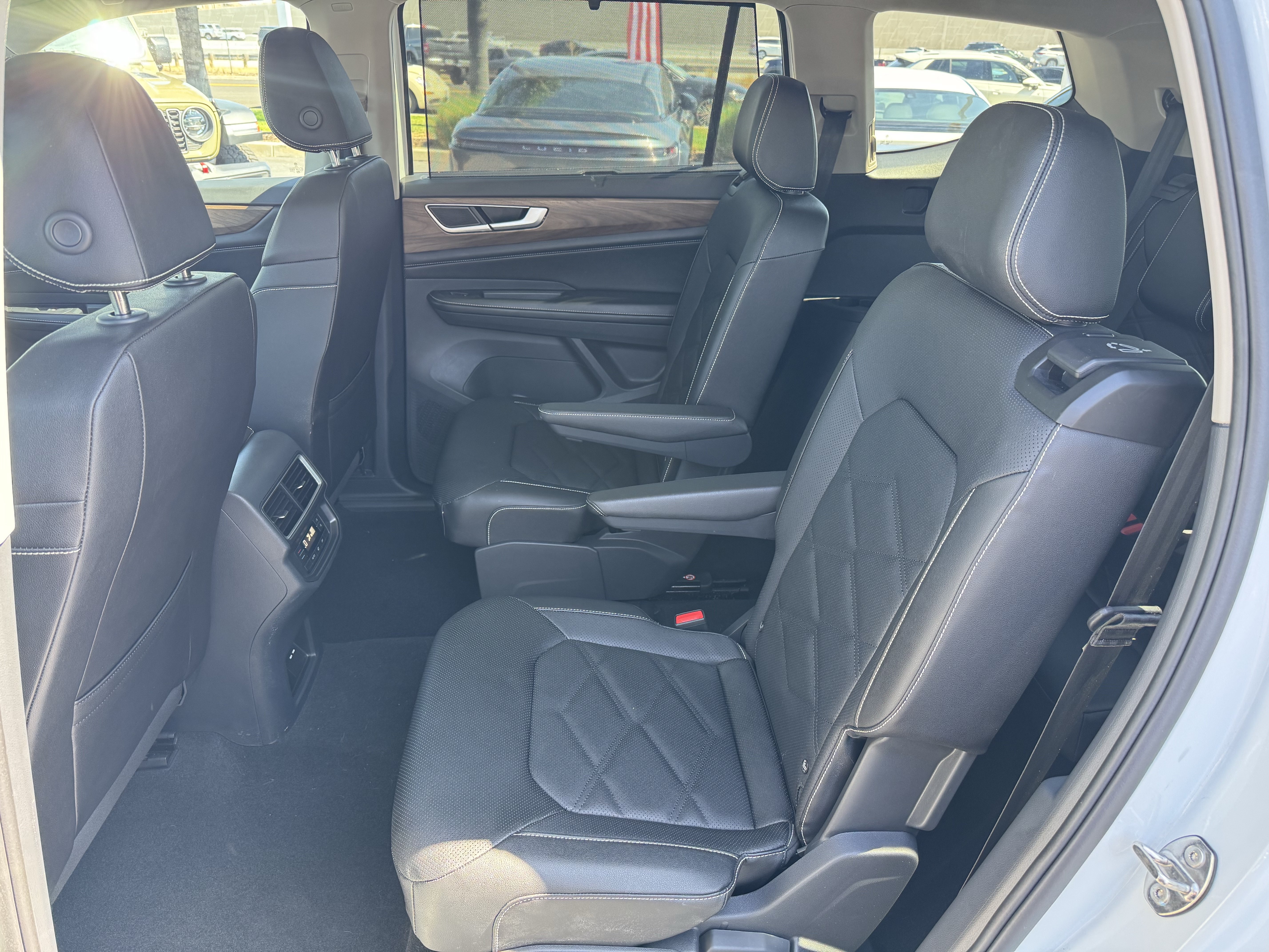 Used 2026 Volkswagen Atlas SE FWD image 31
