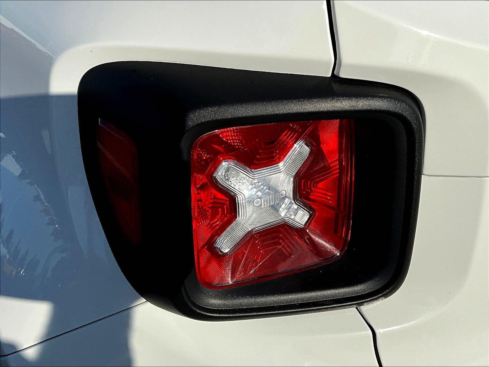 Used 2020 Jeep Renegade Latitude w/ Cold Weather Group AWD/4WD image 23