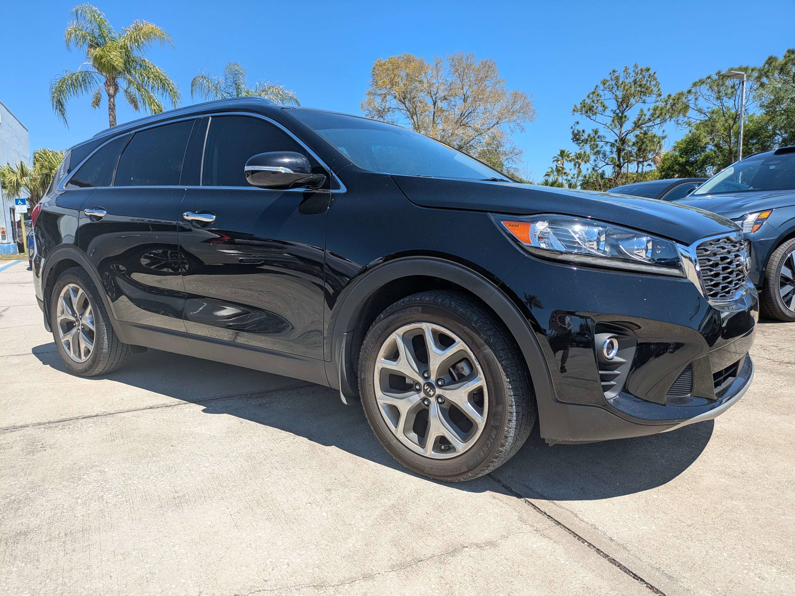 Used 2019 Kia Sorento EX image 2