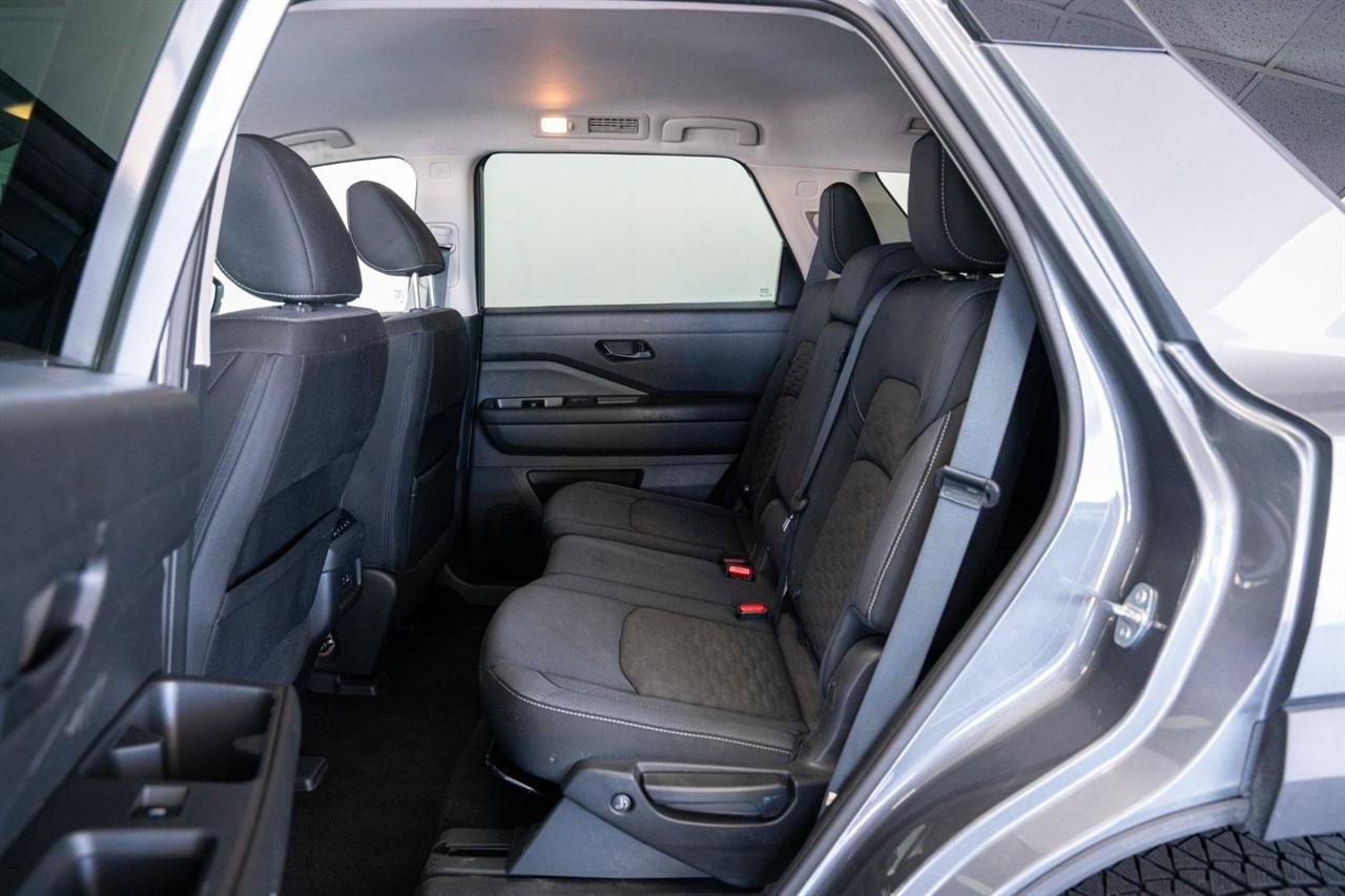 Used 2024 Nissan Pathfinder SV AWD/4WD image 14