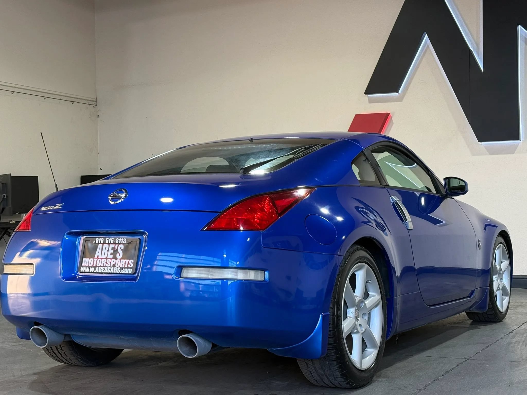 Used 2004 Nissan 350Z Touring w/ Cargo Convenience Pkg RWD image 5