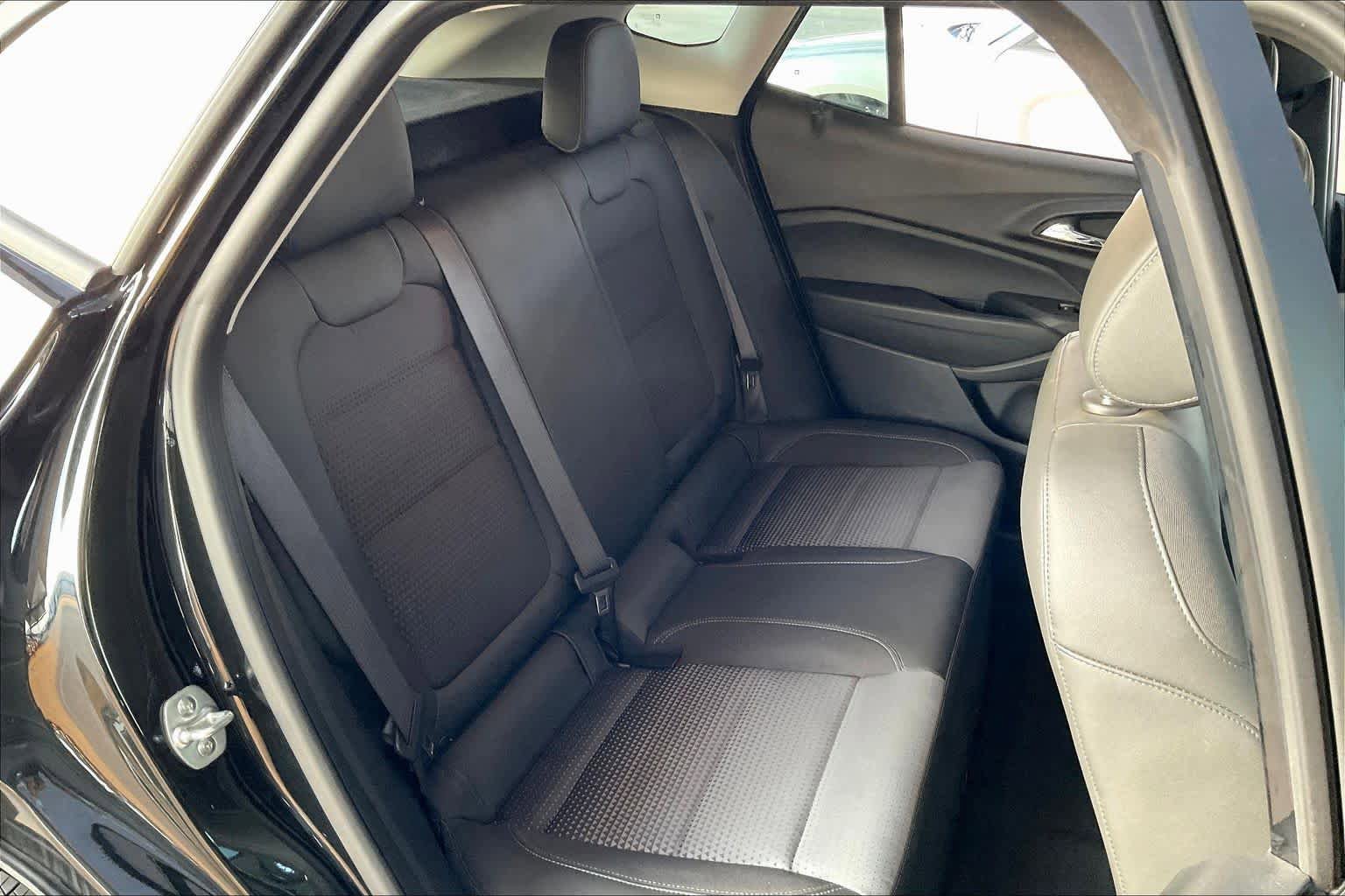 Used 2024 Chevrolet Trax LT w/ LT Convenience Package image 19