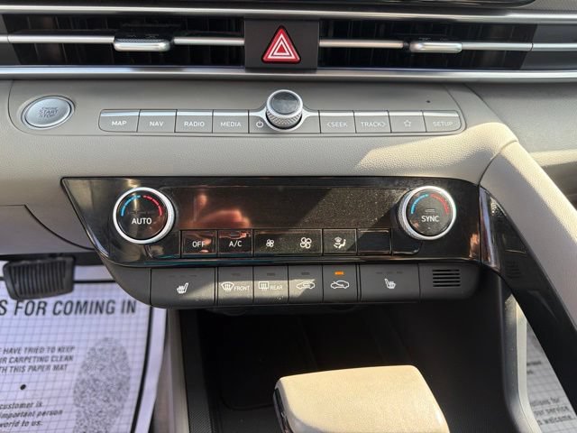 Used 2025 Hyundai Elantra SEL FWD image 18