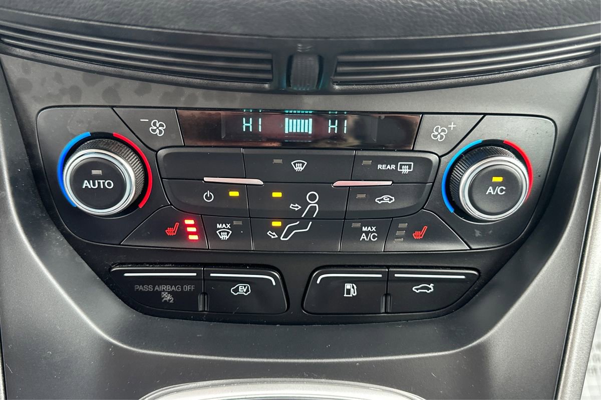 Used 2017 Ford C-MAX Energi SE w/ Equipment Group 401A image 31