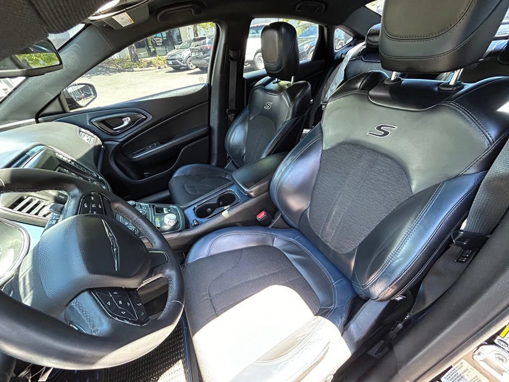 Used 2016 Chrysler 200 S FWD image 10
