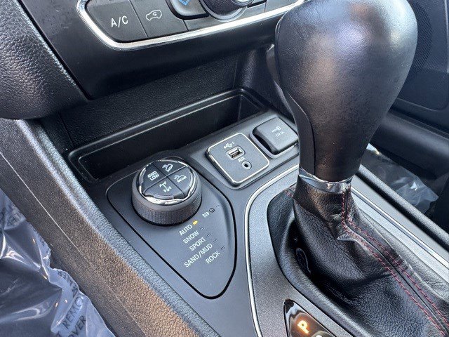 Used 2022 Jeep Cherokee Trailhawk w/ Comfort/Convenience Group image 21