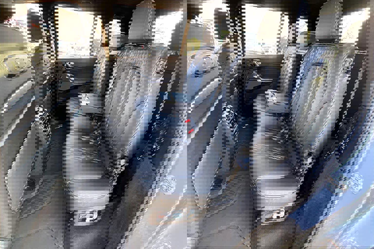 Used 2025 BMW X7 M60i image 21