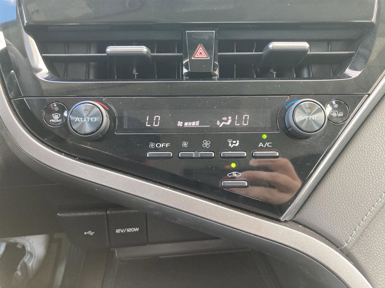 Used 2023 Toyota Camry SE image 22