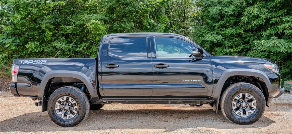 Used 2023 Toyota Tacoma TRD Off-Road w/ Technology Package AWD/4WD image 6