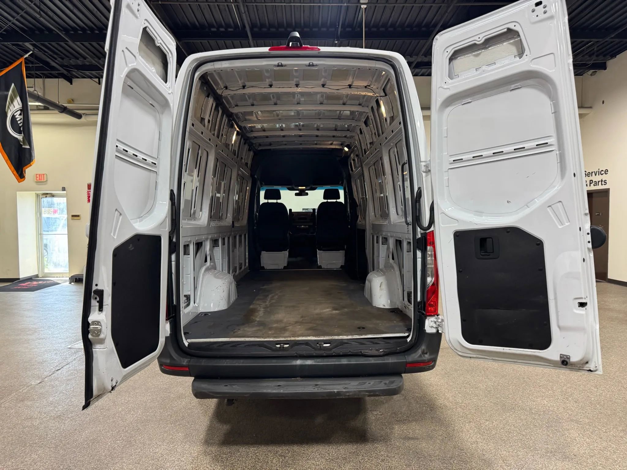 Used 2020 Mercedes-Benz Sprinter 2500 image 44