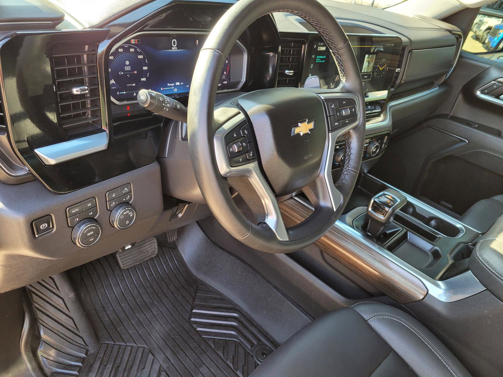 Used 2026 Chevrolet Silverado 1500 LT AWD/4WD image 21
