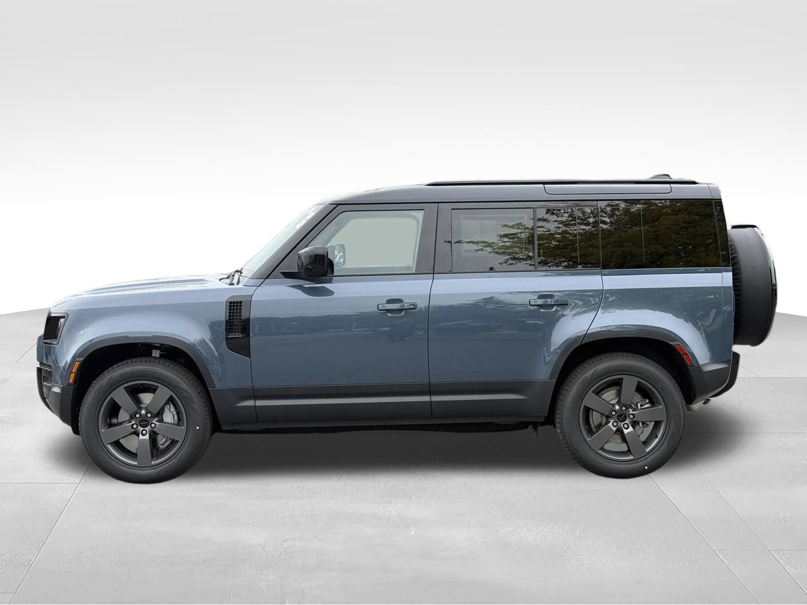 New 2026 Land Rover Defender 110 S AWD/4WD image 2