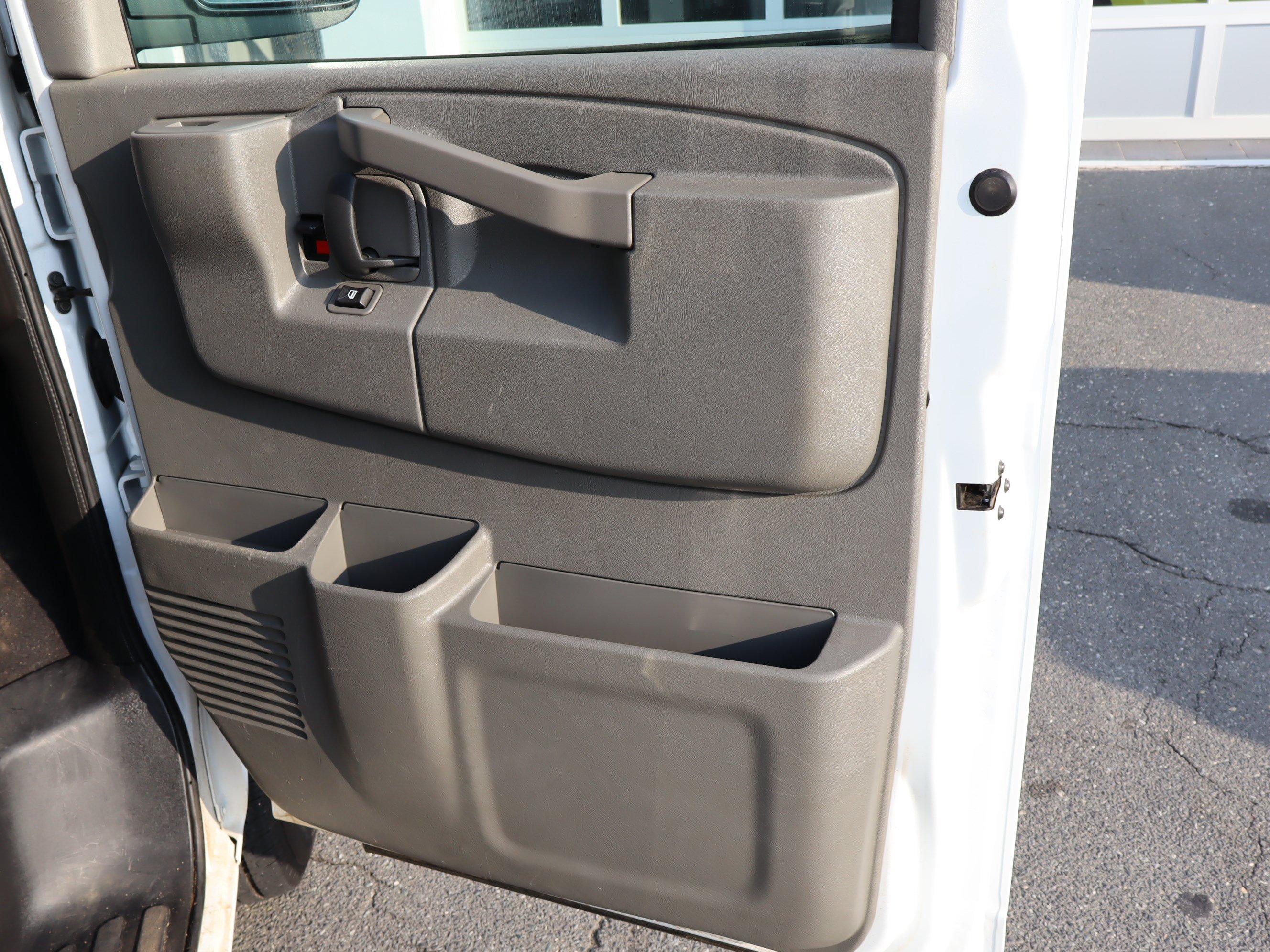 Used 2025 Chevrolet Express 3500 LS RWD image 28
